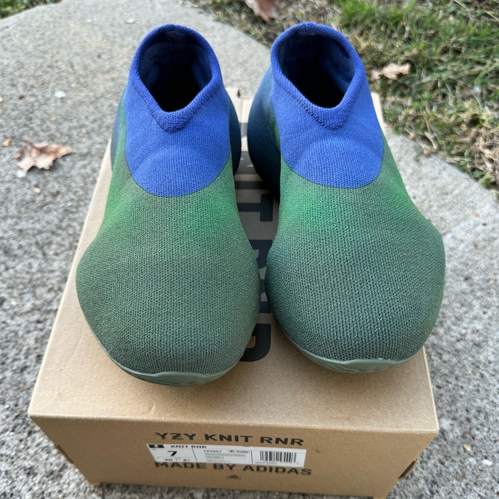 Adidas YZY Knit RNR blue green size 7 men Yeezy Knit Runner worn once